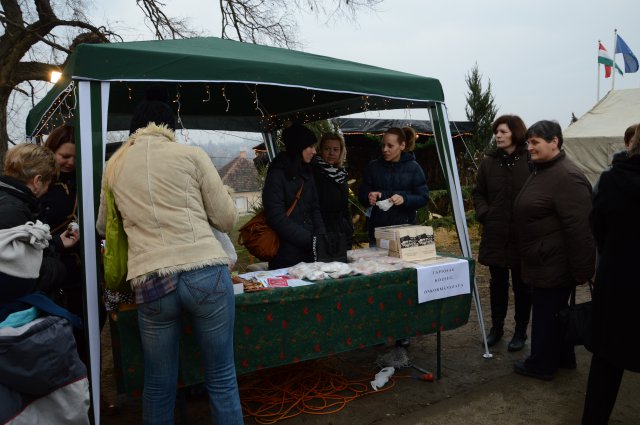 Adventi koncert és vásár